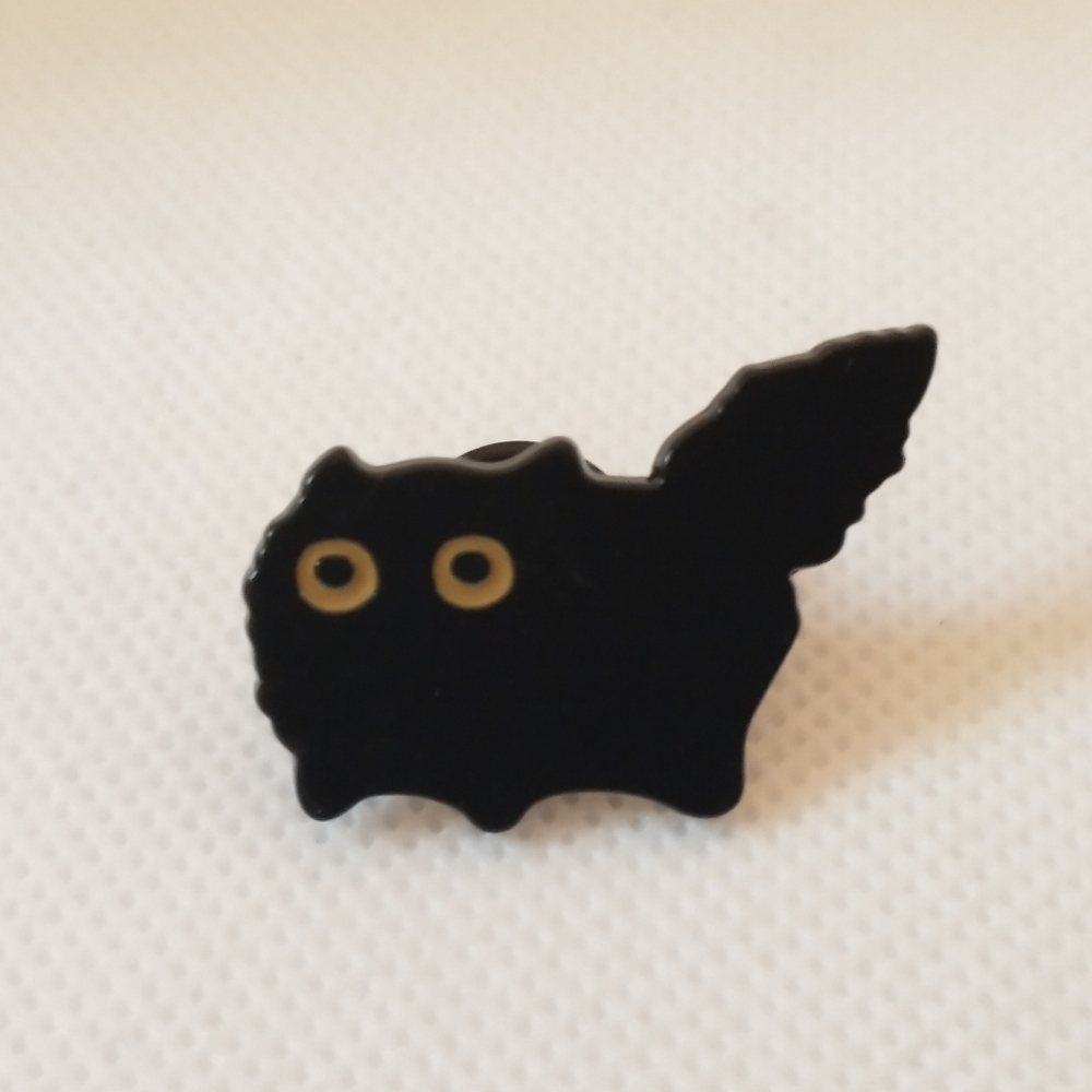 🧁 3/$30 Black Fuzzyball Cat Enamel Pin NEW